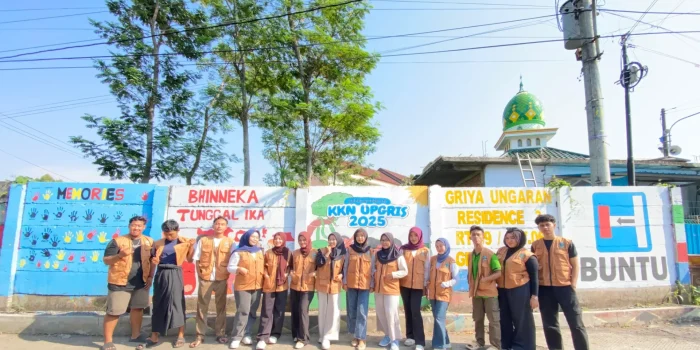 Tembok Kreatif dari Mahasiswa KKN UPGRIS Kelompok 11 Bikin Percantik Lingkungan RT 09 RW 06 Gedanganak Tembok Kreatif dari Mahasiswa KKN UPGRIS Kelompok 11 Bikin Percantik Lingkungan RT 09 RW 06 Gedanganak