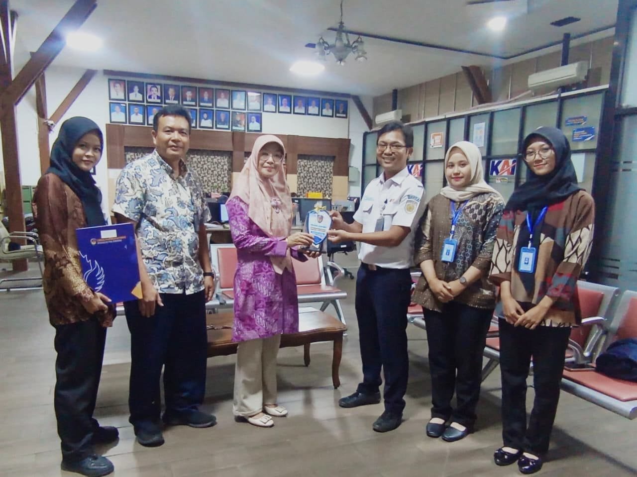 Mahasiswi Manajemen Universitas PGRI Semarang Pelajari Dunia SDM di PT KAI (Persero) DAOP 4 Semarang Lewat Program Magang