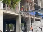 Keselamatan Kerja di Balik Pembangunan Proyek Gedung Fakultas Ilmu Budaya Universitas Airlangga