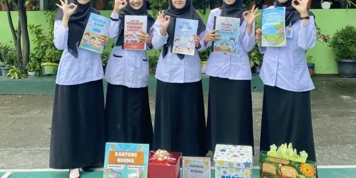 Mahasiswa PLP UNS Mengimplementasikan Media Konkret sebagai Jembatan Konsep dengan Realita di SDN Pucangan 03 Kartasura Mahasiswa PLP UNS Mengimplementasikan Media Konkret sebagai Jembatan Konsep dengan Realita di SDN Pucangan 03 Kartasura
