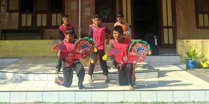 Mahasiswa PLP UNS Ajak Siswa SD Negeri Kertonatan 01 Kartasura Hadirkan Program “Jumat Kreatif” untuk Kembangkan Bakat dan Kepercayaan Diri Siswa Mahasiswa PLP UNS Ajak Siswa SD Negeri Kertonatan 01 Kartasura Hadirkan Program “Jumat Kreatif” untuk Kembangkan Bakat dan Kepercayaan Diri Siswa