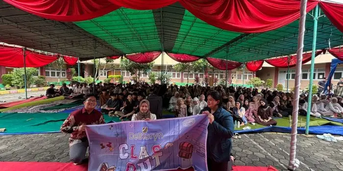 Event DeBiuryn Class Out! Jadi Wujud Campaign #StayBrightStayYouth Karya Bidang Mahasiswa Ilmu Komunikasi UNDIP Bersama DeBiuryn di Semarang foto-cover