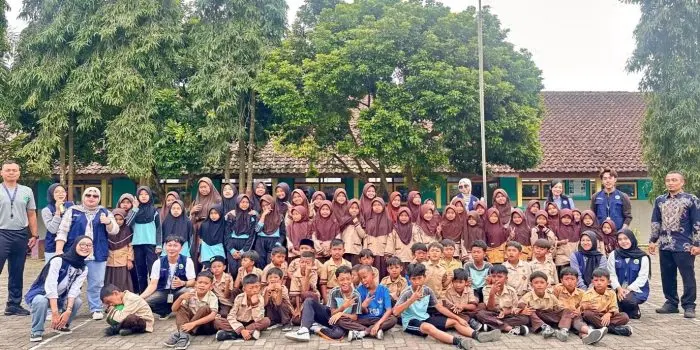 Ciptakan Generasi Peduli Lingkungan, Mahasiswa KKN UNTIDAR Magelang Gelar Sosialisasi Pemilahan Sampah di SDN 1 dan SDN 2 Gambasan