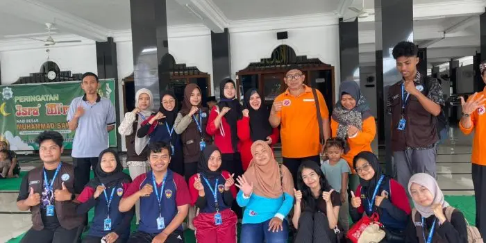 Mahasiswa KKN Mendampingi Warga dalam Kegiatan Donor Darah, Gerakan Masyarakat Hidup Sehat (GERMAS) di Desa Mranggen Mahasiswa KKN Mendampingi Warga dalam Kegiatan Donor Darah, Gerakan Masyarakat Hidup Sehat (GERMAS) di Desa Mranggen