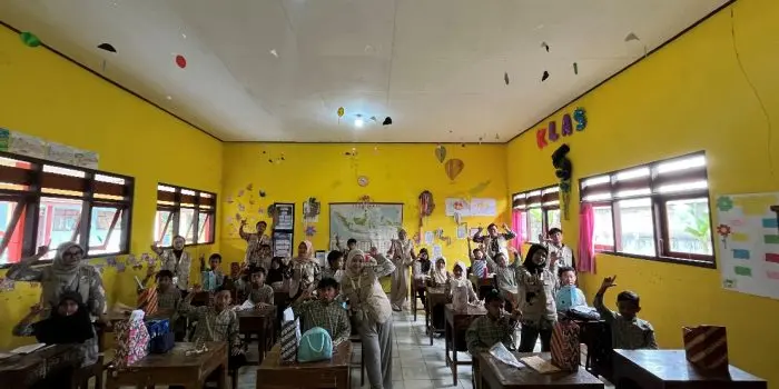 Wujudkan Sekolah Aman dan Nyaman, Mahasiswa KKN UNTIDAR Edukasi Pencegahan Bullying dan Perilaku Tidak Pantas di SD N 3 Lumajang Wujudkan Sekolah Aman dan Nyaman, Mahasiswa KKN UNTIDAR Edukasi Pencegahan Bullying dan Perilaku Tidak Pantas di SD N 3 Lumajang