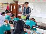 Mahasiswa Teknik Elektro Tim 1 KKN Undip Gelar Edukasi Kelistrikan dan Sains di SDN 01 Baturan