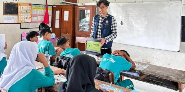Mahasiswa Teknik Elektro Tim 1 KKN Undip Gelar Edukasi Kelistrikan dan Sains di SDN 01 Baturan Mahasiswa Teknik Elektro Tim 1 KKN Undip Gelar Edukasi Kelistrikan dan Sains di SDN 01 Baturan