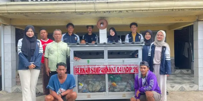 Tingkatkan Kemandirian Pengelolaan Sampah, Mahasiswa KKN UNDIP Lakukan Pendampingan Rumah Tangga dengan Program Jariyah Sampah di RT 06 Desa Purworejo, Demak