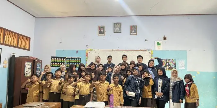 Mencegah Bullying di Sekolah, Mahasiswa KKN UPGRIS Sosialisasikan Anti Bullying di SDN Brumbung Mranggen Demak 143062