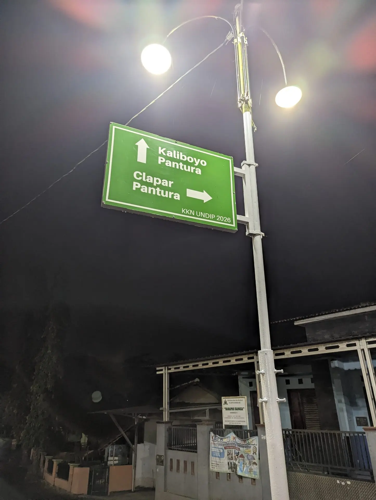 Mahasiswa KKN Undip Tim 1 Sub-tim 65 Berhasil Pasang Plang Penunjuk Arah Jalan Guna Mempermudah Warga Dan Pengunjung Sebagai Alat Navigasi Mahasiswa KKN Undip Tim 1 Sub-tim 65 Berhasil Pasang Plang Penunjuk Arah Jalan Guna Mempermudah Warga Dan Pengunjung Sebagai Alat Navigasi