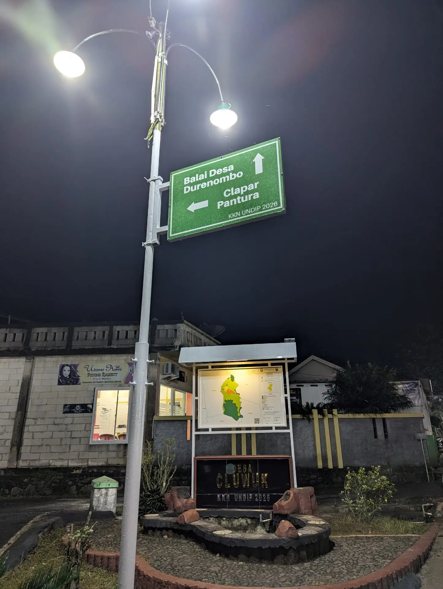 Mahasiswa KKN Undip Tim 1 Sub-tim 65 Berhasil Pasang Plang Penunjuk Arah Jalan Guna Mempermudah Warga Dan Pengunjung Sebagai Alat Navigasi Mahasiswa KKN Undip Tim 1 Sub-tim 65 Berhasil Pasang Plang Penunjuk Arah Jalan Guna Mempermudah Warga Dan Pengunjung Sebagai Alat Navigasi