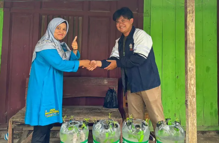 Mahasiswa KKN Kenalkan Sistem Aquaponik Galon sebagai Upaya Penguatan UMKM di Desa Kacangan