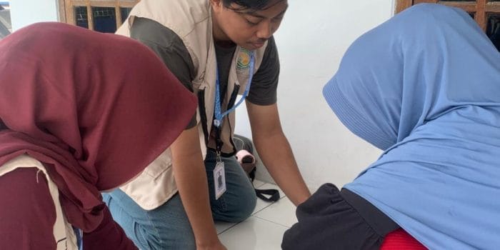 Mahasiswa KKN UPGRIS Turun Tangan Bantu Posyandu di Kelurahan Karangsari IMG-20260119-WA0078