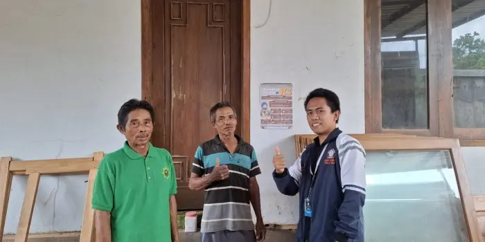 Tingkatkan Kepedulian Terhadap Kesehatan dan Keselamatan Kerja: Mahasiswa KKN Undip Berikan Edukasi K3 kepada Pengrajin Kayu di Desa Ngadirojo Kidul, Wonogiri Tingkatkan Kepedulian Terhadap Kesehatan dan Keselamatan Kerja: Mahasiswa KKN Undip Berikan Edukasi K3 kepada Pengrajin Kayu di Desa Ngadirojo Kidul, Wonogiri