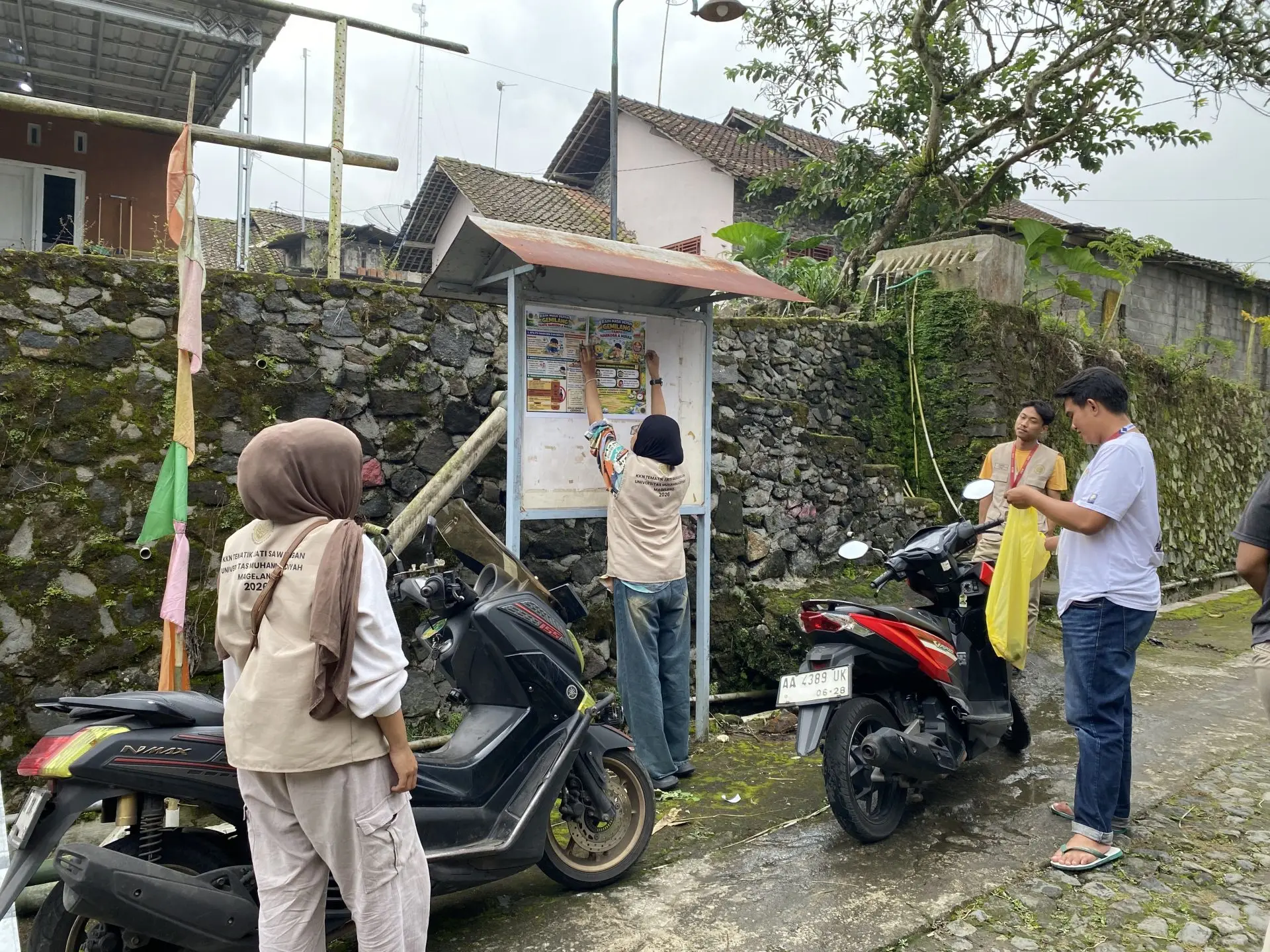 Pemasangan Poster Anti Narkoba Setiap Dusun