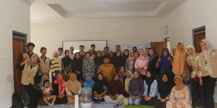 Mahasiswa KKN Untidar Inisiasi Pengelolaan Sampah Mandiri melalui Drum Komposter dan Biopori di Dusun Dalangan Desa Banyusari Bersama DLH Mahasiswa KKN Untidar Inisiasi Pengelolaan Sampah Mandiri melalui Drum Komposter dan Biopori di Dusun Dalangan Desa Banyusari Bersama DLH