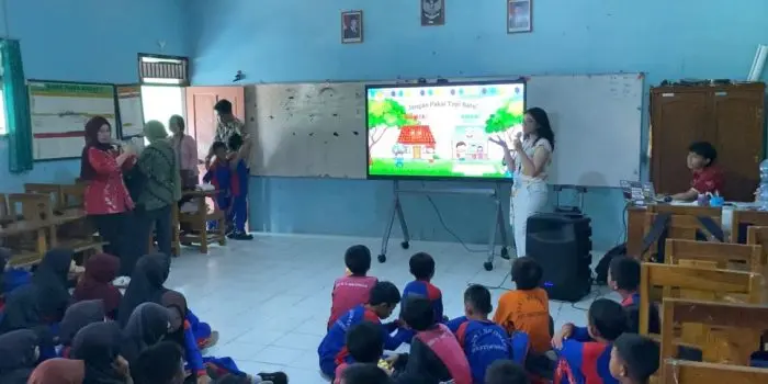 Mahasiswi KKN Undip Lakukan Pendampingan Rumah Aman Gempa di SDN 1 Mutihan PENDAMPINGAN-MITIGASI-BENCANA-GEMPA