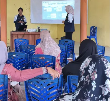 Optimalisasi Potensi Desa, Mahasiswa KKN Terapkan Program Hidroponik di Desa Pretek Sosialisasi Hidroponik