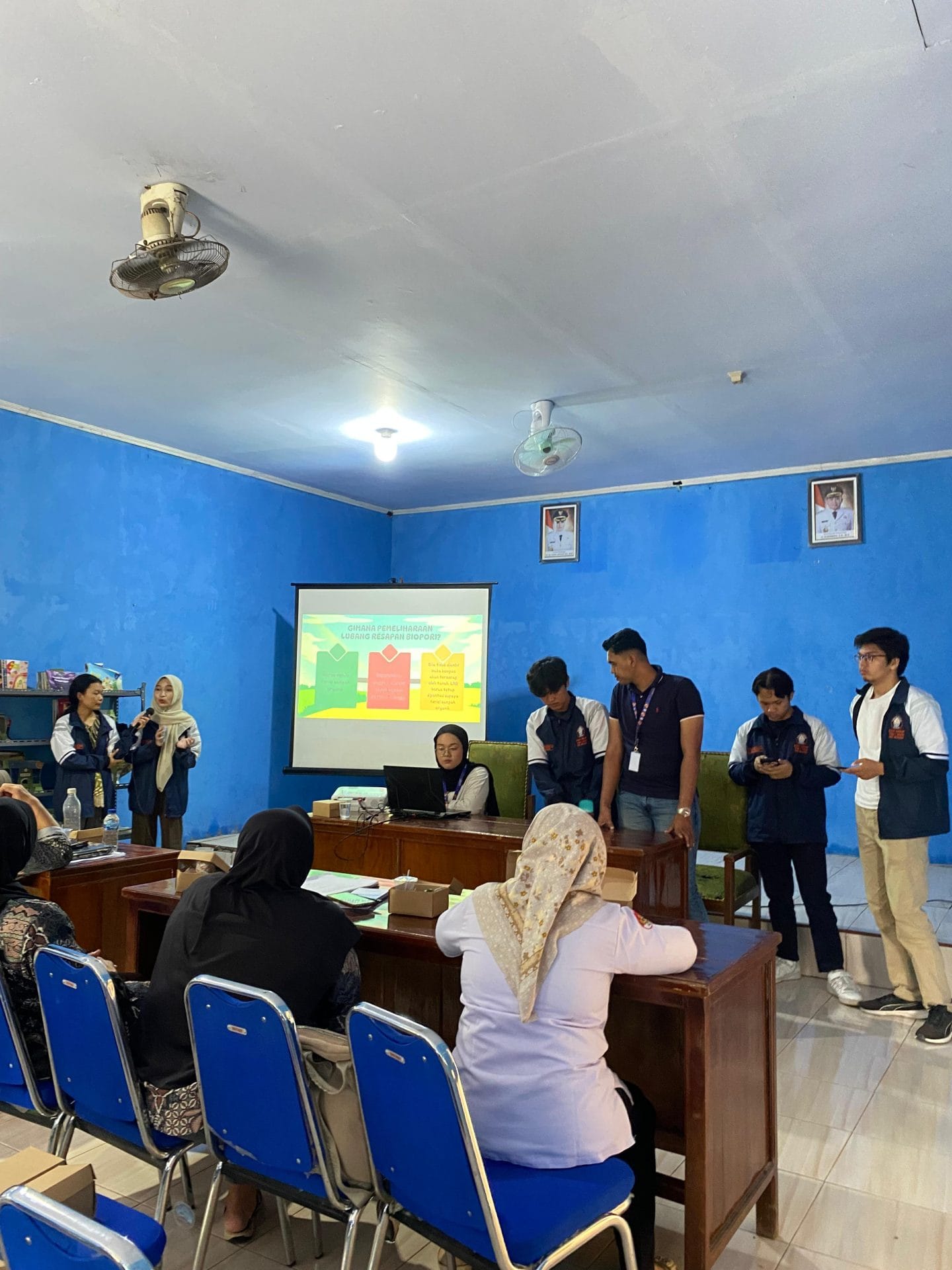Dari Lubang Kecil untuk Dampak Besar: Mahasiswa Teknik Sipil UNDIP Hadirkan Solusi Biopori di Desa Bukur