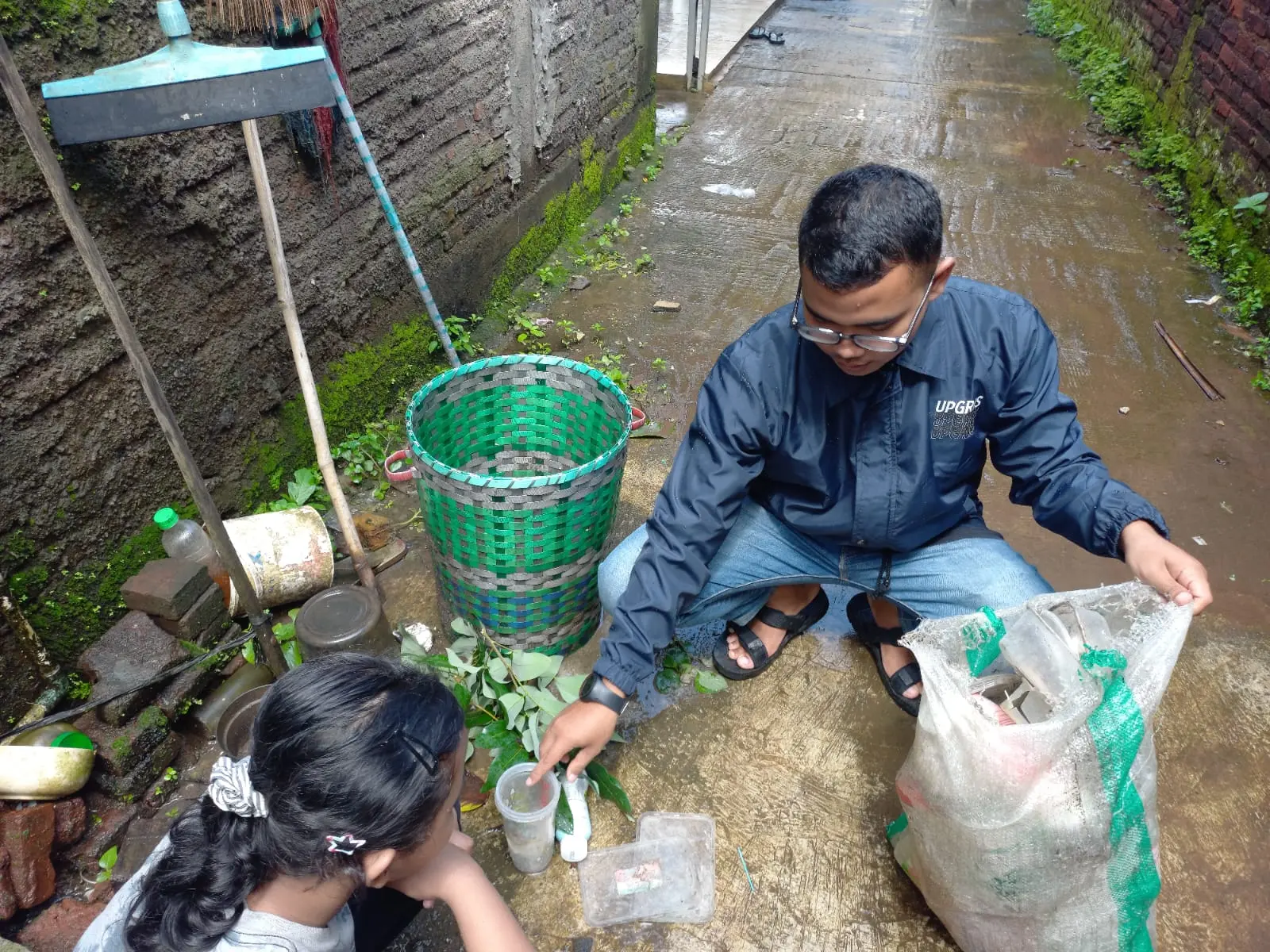 Mahasiswa KKN UPGRIS Edukasi Cuci Tangan dan Pemilahan Sampah Rumah Tangga di Desa Piji Mahasiswa KKN UPGRIS Edukasi Cuci Tangan dan Pemilahan Sampah Rumah Tangga di Desa Piji