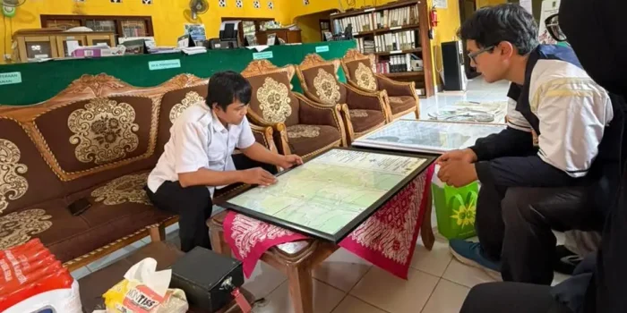 Optimalisasi Tata Kelola Sampah Desa Ngandong, Mahasiswa KKN Undip Rancang Pemetaan Sirkulasi Pengambilan Sampah TPS3R dan Titik Strategis Bank Donasi Plastik WhatsApp-Image-2026-02-04-at-22.22.18