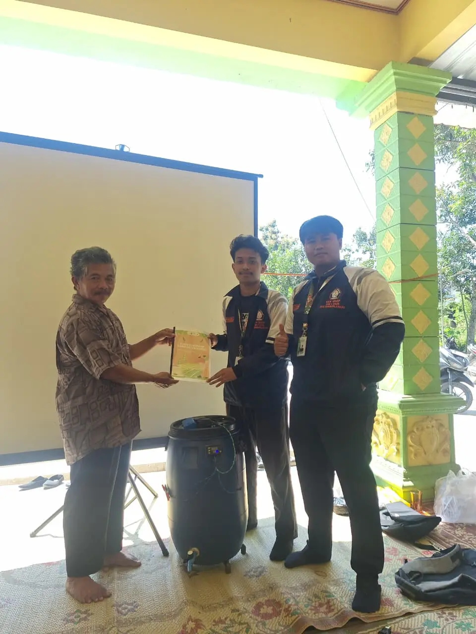 Mahasiswa KKN UNDIP Gelar Sosialisasi Komposter Drum Aerob untuk Atasi Sampah Rumah Tangga di Desa Kacangan