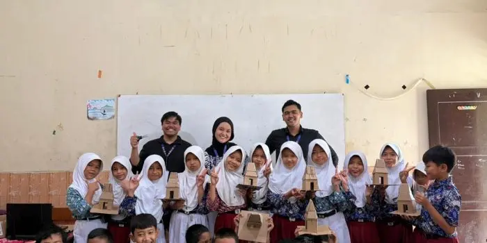 Belajar Arsitektur Nusantara Jadi Seru: Inovasi Mahasiswa KKN Universitas Diponegoro Tim 43 Tahun 2026 Lewat Games dan Maket WhatsApp-Image-2026-02-05-at-22.38.37