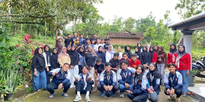 Edukasi CV Kreatif, Tim KKN Undip Dorong Kepercayaan Diri Remaja Desa Kerjo Lor Edukasi CV Kreatif, Tim KKN Undip Dorong Kepercayaan Diri Remaja Desa Kerjo Lor