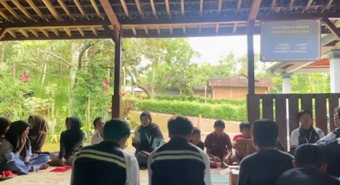 Edukasi CV Kreatif, Tim KKN Undip Dorong Kepercayaan Diri Remaja Desa Kerjo Lor Edukasi CV Kreatif, Tim KKN Undip Dorong Kepercayaan Diri Remaja Desa Kerjo Lor