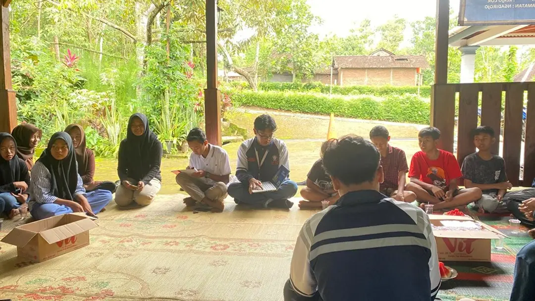 Tingkatkan Kepercayaan Diri Remaja Karang Taruna, Mahasiswa KKN UNDIP Gelar Edukasi Public Speaking di Dusun Waduk, Wonogiri