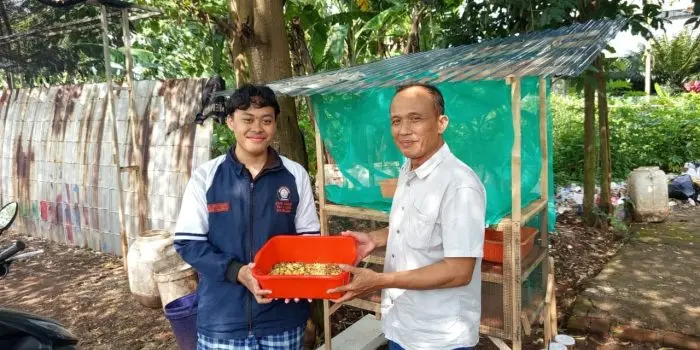 Mahasiswa KKN Undip Bangun Kandang Edukasi Maggot untuk Perkuat Peran BUMDes dalam Pengelolaan Sampah WhatsApp-Image-2026-02-06-at-14.34.15