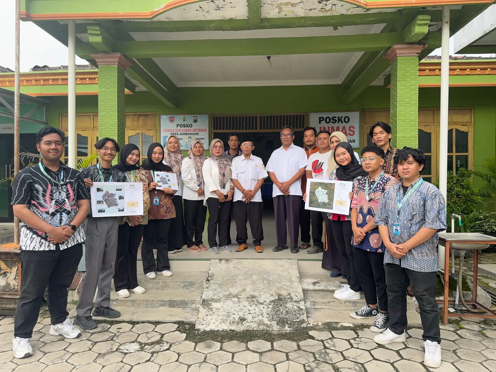 Mahasiswa Undip KKN di Desa Jambangan: Inovasi Alat Pemupukan, Pemetaan Wilayah, dan Solusi Pengelolaan Sampah