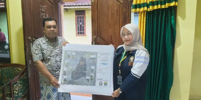 Mahasiswa KKN UNDIP : Peta Lokasi Tempat Sampah di Desa Siberuk untuk Kurangi Kebiasaan Bakar Sampah Mahasiswa KKN UNDIP : Peta Lokasi Tempat Sampah di Desa Siberuk untuk Kurangi Kebiasaan Bakar Sampah