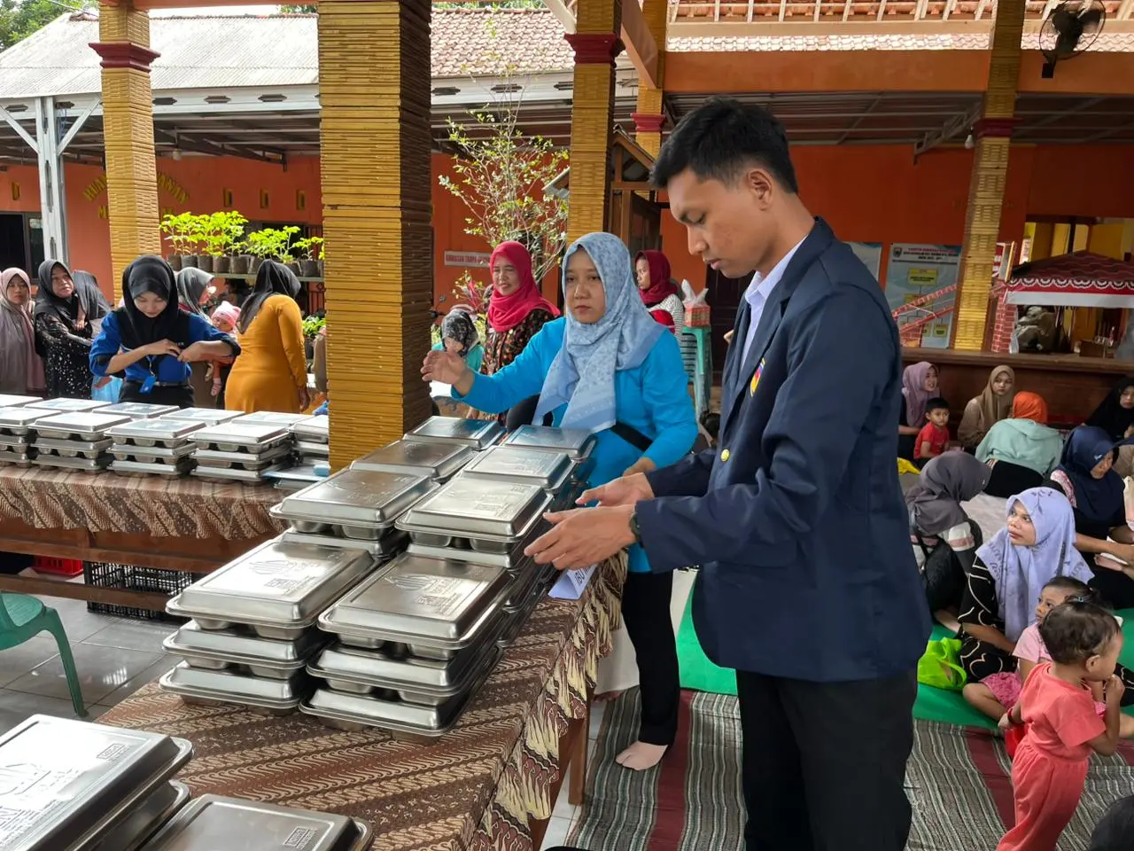 Peduli Generasi Sehat, Mahasiswa KKN UPGRIS Turut Serta Bagikan Makan Bergizi Gratis Peduli Generasi Sehat, Mahasiswa KKN UPGRIS Turut Serta Bagikan Makan Bergizi Gratis