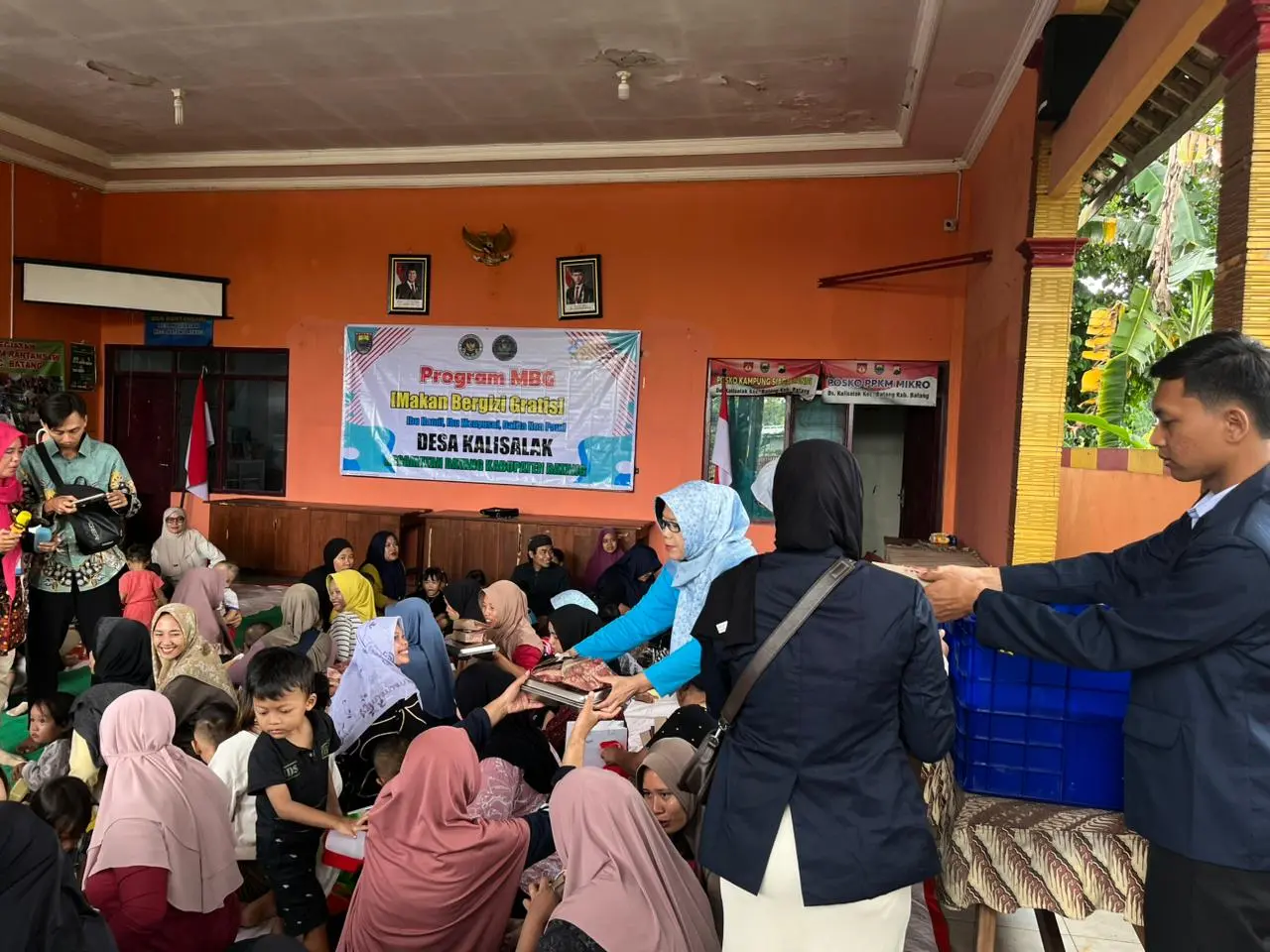 Peduli Generasi Sehat, Mahasiswa KKN UPGRIS Turut Serta Bagikan Makan Bergizi Gratis Peduli Generasi Sehat, Mahasiswa KKN UPGRIS Turut Serta Bagikan Makan Bergizi Gratis