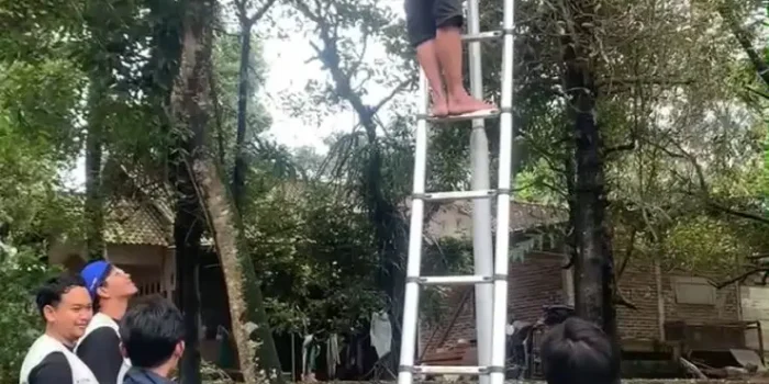 Meningkatkan Keamanan Lingkungan, Mahasiswa KKN UNDIP Lakukan Perbaikan Lampu Jalan di Dukuh Karangjati, Desa Siguci WhatsApp-Image-2026-02-09-at-2.51.25-PM