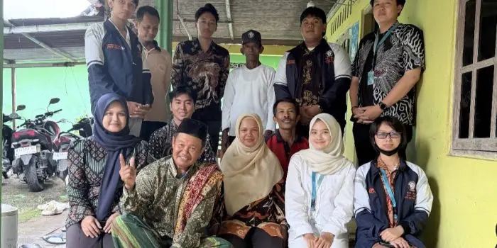 Ubah Limbah Jadi Rupiah: Inovasi Lemari Pengering Briket Karya Mahasiswa KKN Hadir di Desa Katekan WhatsApp-Image-2026-02-10-at-18.07.40-1