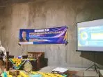 A room with a projector screen and a banner Description automatically generated