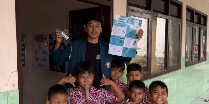 Langkah Kecil, Dampak Besar: Perawatan Alat Pendeteksi Gempa di SDN 02 Katekan oleh Mahasiswa KKN Undip Langkah Kecil, Dampak Besar: Perawatan Alat Pendeteksi Gempa di SDN 02 Katekan oleh Mahasiswa KKN Undip