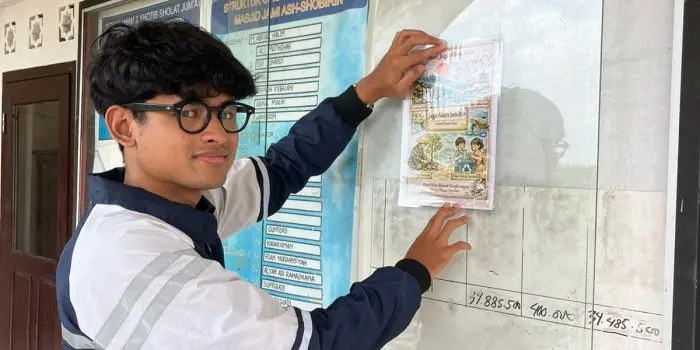 Mahasiswa KKN UNDIP Tim 50 Hadirkan Edukasi Lingkungan Kreatif di Desa Wangandowo melalui Media Visual Budaya Jepang pasang-poster
