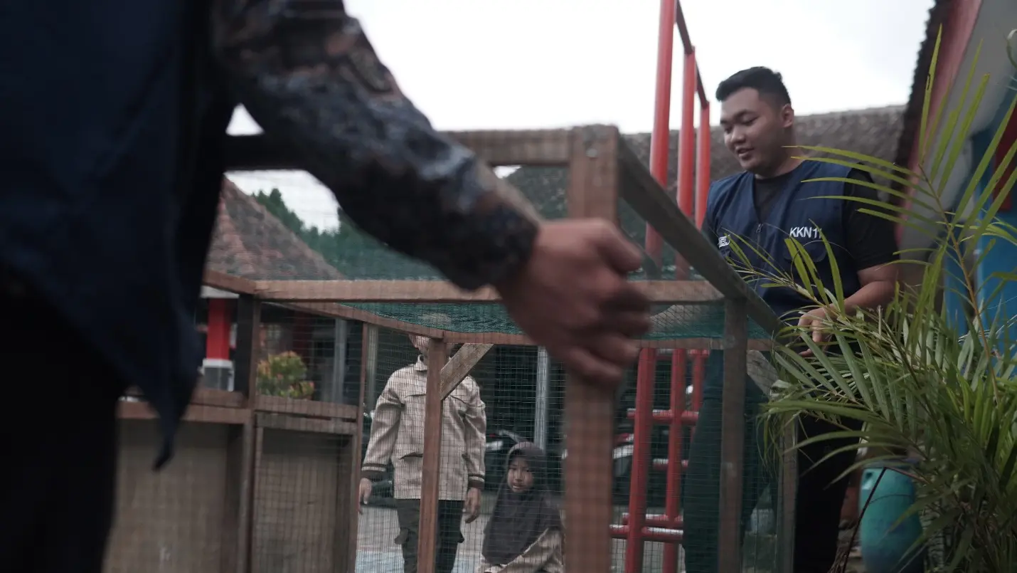 Edukasi Lingkungan Sejak Dini, KKN UPGRIS Hadirkan Bank Sampah di SD Negeri Gedanganak 2