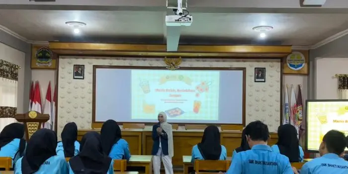 Manis Boleh, Berlebihan Jangan! Mahasiswa KKN-T UNDIP Ungkap Rahasia Gula kepada Siswa SMK Bhakti Nusantara Manis Boleh, Berlebihan Jangan! Mahasiswa KKN-T UNDIP Ungkap Rahasia Gula kepada Siswa SMK Bhakti Nusantara