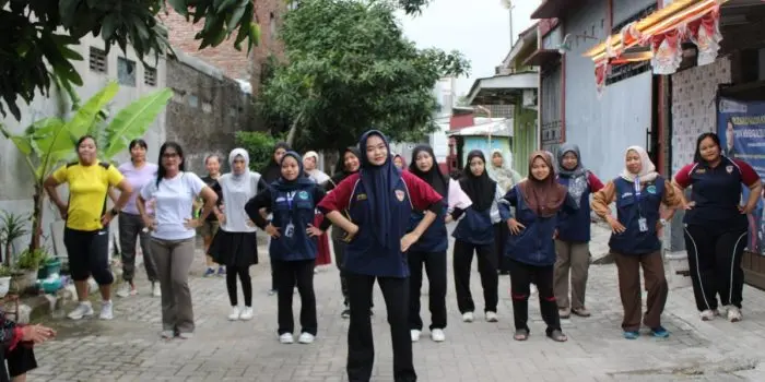 Mahasiswa KKN Kelompok 30 UPGRIS Gelar SENSASI (Senam Sehat dan Bugar Beraksi) bersama Ibu PKK Pedurungan Tengah