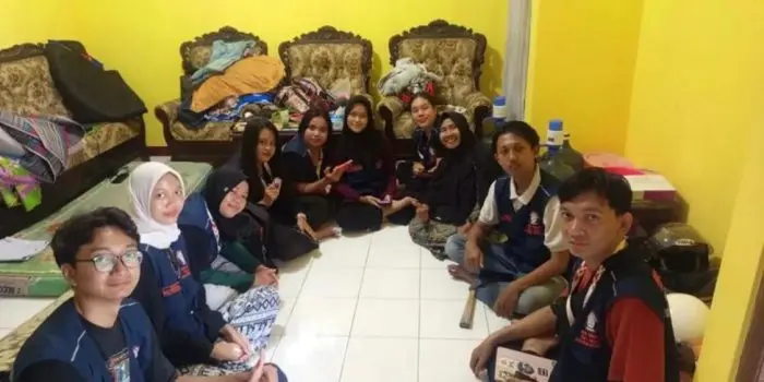 Mahasiswa KKN-T UNDIP Dampingi Pemilik Kumala Snack, Perluas Jangkauan dan Digitalisasi Pemasaran Mahasiswa KKN-T UNDIP Dampingi Pemilik Kumala Snack, Perluas Jangkauan dan Digitalisasi Pemasaran