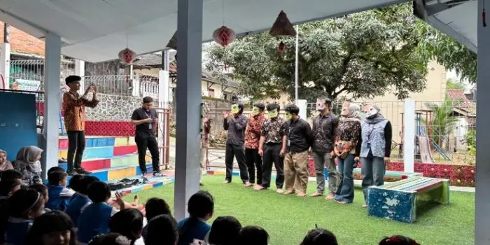 KKN UPGRIS Kelompok 18 Gelar Storytelling dan Mewarnai sebagai Upaya Meningkatkan Kreativitas dan Minat Belajar Anak di TK 02 Bandarjo KKN UPGRIS Kelompok 18 Gelar Storytelling dan Mewarnai sebagai Upaya Meningkatkan Kreativitas dan Minat Belajar Anak di TK 02 Bandarjo