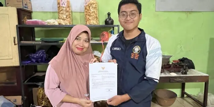 Berdayakan UMKM Desa Kenconorejo, Mahasiswa KKN UNDIP Dampingi Pembuatan NIB dan Sertifikat Halal