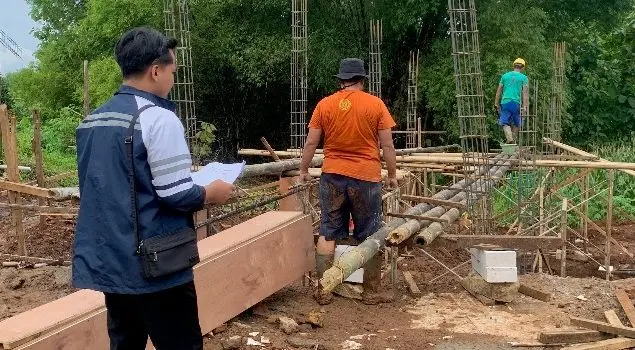 Mahasiswa KKN UNDIP Lakukan Pendampingan Pengawasan Pembangunan Masjid Al Muhajirin Mahasiswa KKN UNDIP Lakukan Pendampingan Pengawasan Pembangunan Masjid Al Muhajirin