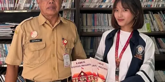 Mahasiswa KKN UNDIP Lakukan Pembuatan Kamus Bahasa Inggris untuk SDN 1 Desa Pondok Mahasiswa KKN UNDIP Lakukan Pembuatan Kamus Bahasa Inggris untuk SDN 1 Desa Pondok