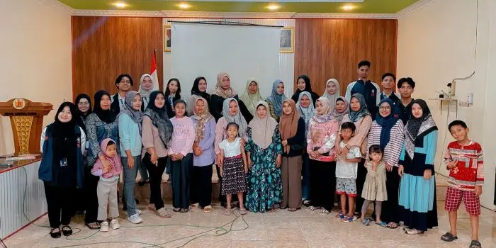 Mahasiswa KKN UNDIP Dirikan “Klinik Informasi Hak Pendidikan Warga”, Bantu Orang Tua Urus Bantuan Sekolah