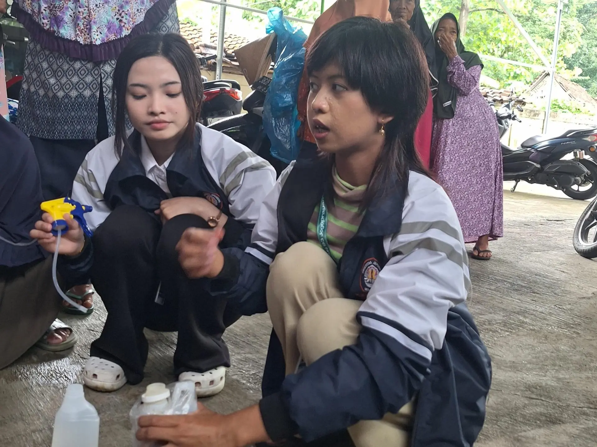 Mahasiswa KKN UNDIP Memperkenalkan Eco Enzyme Sebagai Pestisida Alami Pengusir Hama Tikus